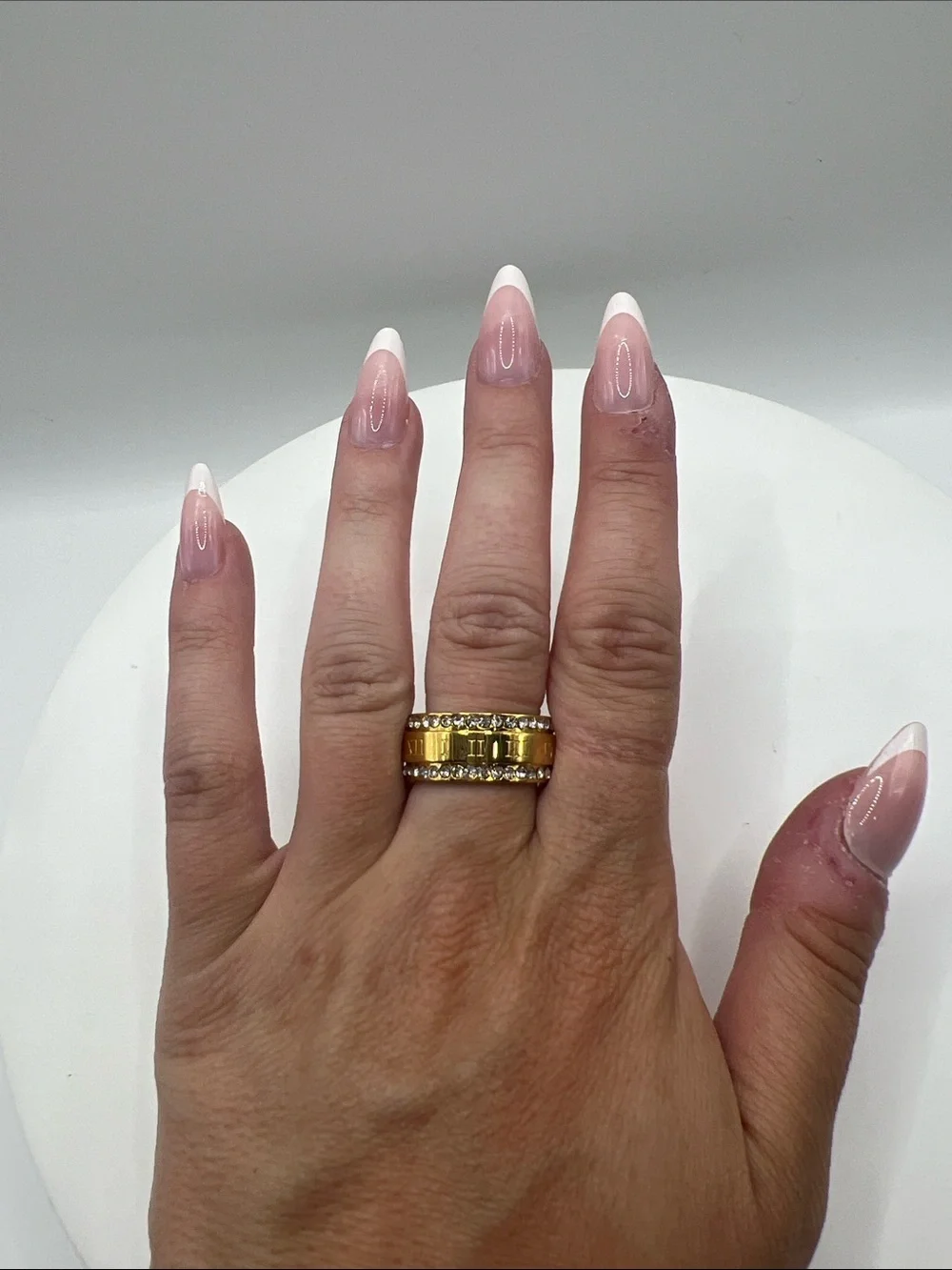 251. 18k Gold Plated Roman Numeral Cubic Zirconia Band Ring Size 7